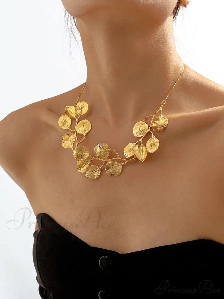 Vintage Alloy Graceful Leaf Design Necklace image 2